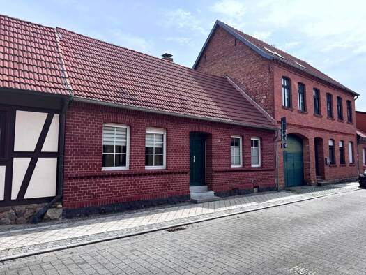 Reihenmittelhaus zum Kauf 239.000 € 5 Zimmer 140 m² 198 m² Grundstück Stendal 39576