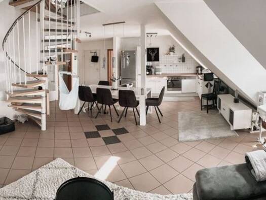Wohnung zur Miete 990 € 4,5 Zimmer 110 m² Geschoss 2/3 frei ab sofort Dettelbach Dettelbach 97337