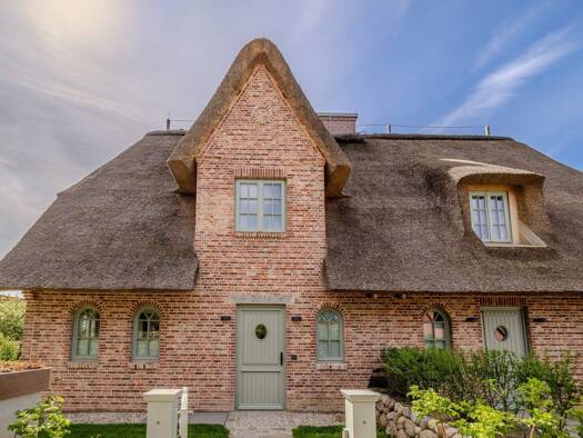 Doppelhaushälfte zum Kauf 2.980.000 € 5 Zimmer 142 m² 790 m² Grundstück frei ab sofort Robbenweg 7 Westerland Sylt 25980