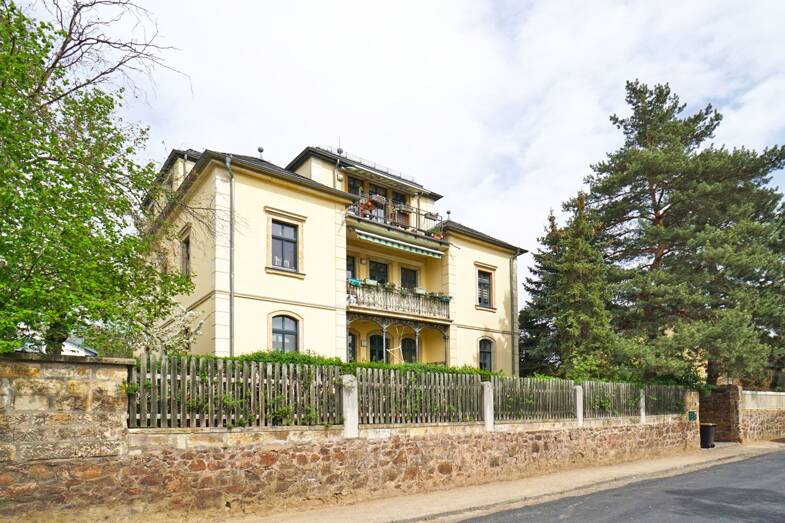 Wohnung zur Miete 1.470 € 5 Zimmer 117 m² Dachgeschoss, 2. Geschoss frei ab 01.07.2025 Winzerstraße 38 Radebeul 01445