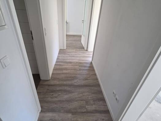Wohnung zur Miete 264 € 3 Zimmer 61,3 m² 1. Geschoss frei ab sofort Forstweg 6 Langenau Tettau 96355