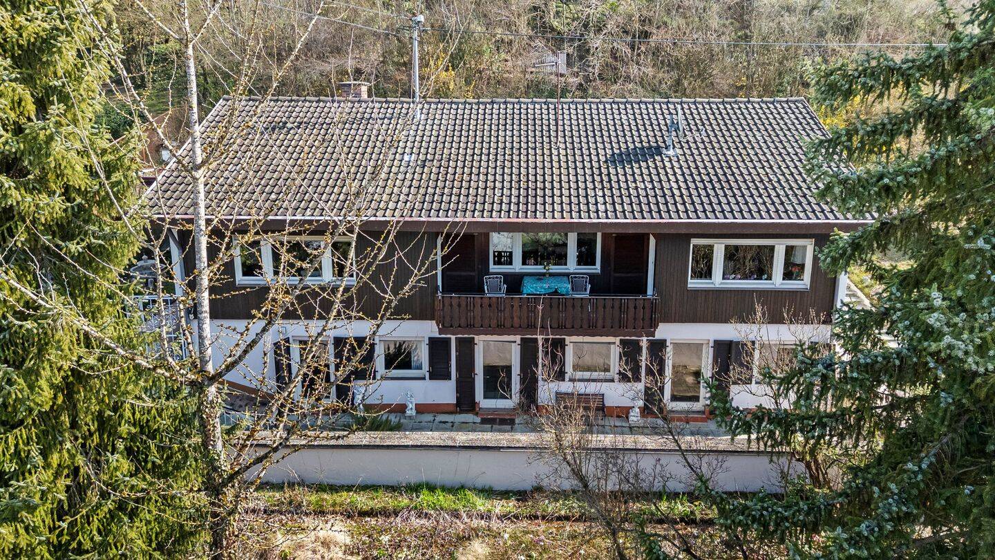 Immobilie in Wutöschingen - Großzügiges Einfamilienhaus mit Potenzial für eine Einliegerwohnung in ruhiger Wohnlage in Degernau - Bild 2