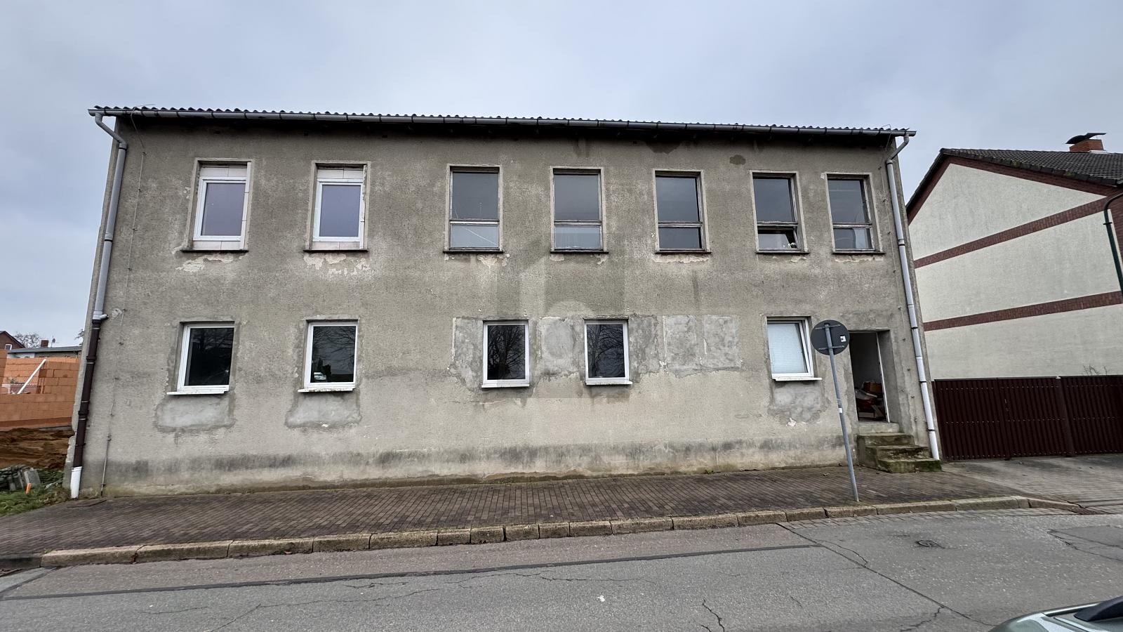 Stadthaus zum Kauf 85.000 € 10 Zimmer 327 m²<br/>Wohnfläche 372 m²<br/>Grundstück Lübz Lübz 19386