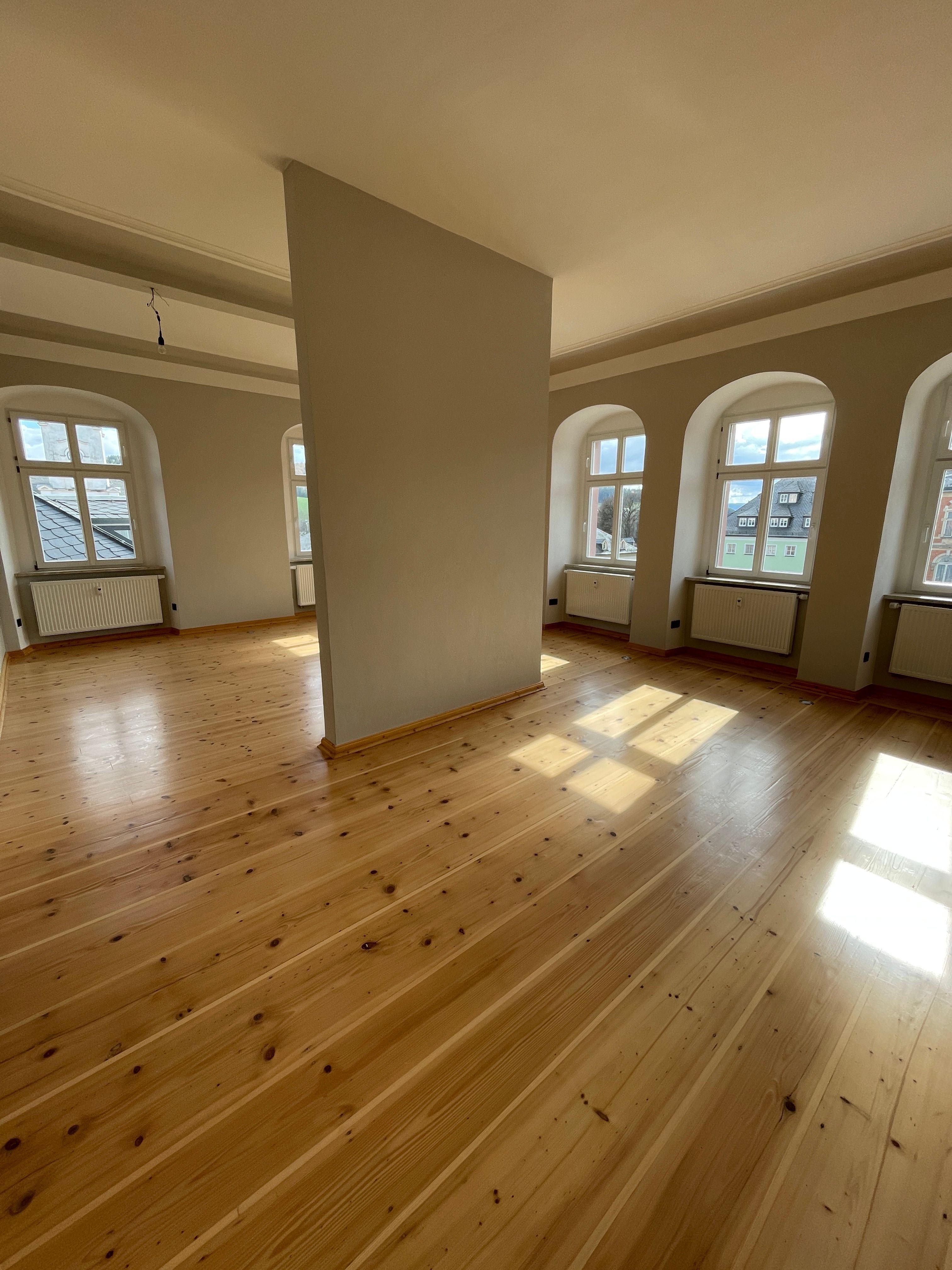 Wohnung zur Miete 893 € 3 Zimmer 125 m²<br/>Wohnfläche 2.<br/>Geschoss ab sofort<br/>Verfügbarkeit Marktplatz 14 Lößnitz Lößnitz 08294