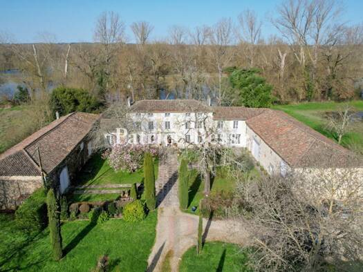 Einfamilienhaus zum Kauf 795.000 € 10 Zimmer 300 m² 32.781 m² Grundstück Saint Cybard-Houmeau Angoulême 16000