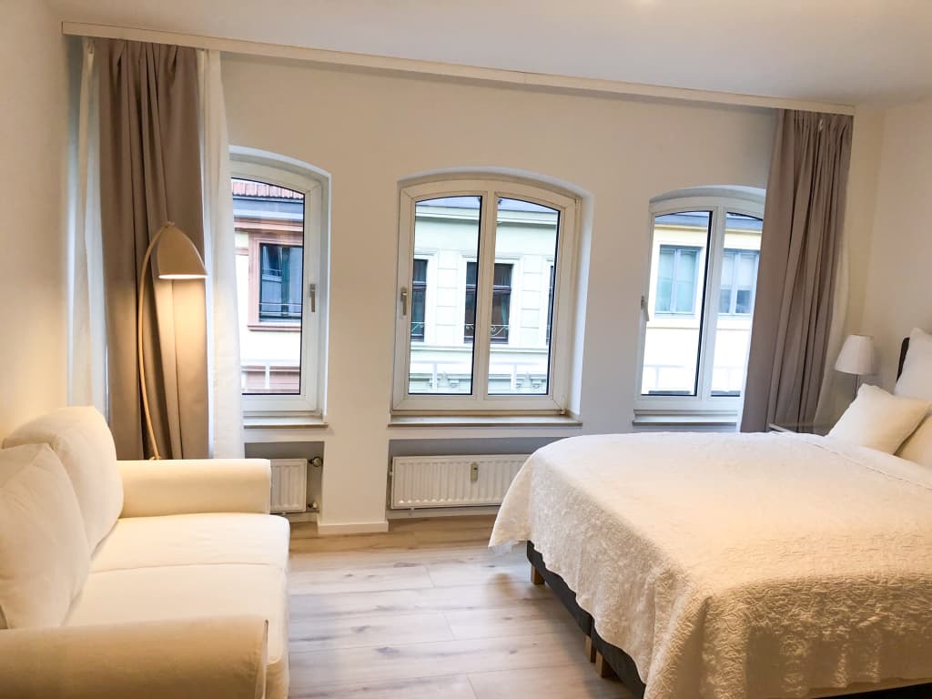 Wohnung zur Miete Wohnen auf Zeit 1.490 € 1 Zimmer 30 m²<br/>Wohnfläche ab sofort<br/>Verfügbarkeit Friesenstrasse Altstadt - Nord Köln 50670