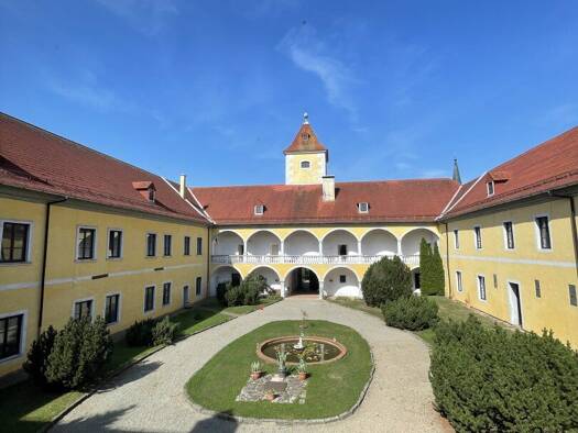 Schloss zur Miete 3.300 m² 12.908 m² Grundstück Sigmundsherberg 3752