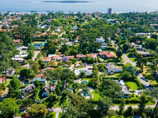 Einfamilienhaus zum Kauf 1.297.947 € 4 Zimmer 361 m² 1.099 m² Grundstück Jose Enrique Rodo Punta del Este 20000