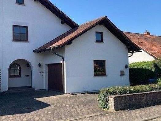 Haus zum Kauf 399.000 € 8 Zimmer 240 m² 565 m² Grundstück frei ab sofort Uettingen 97292