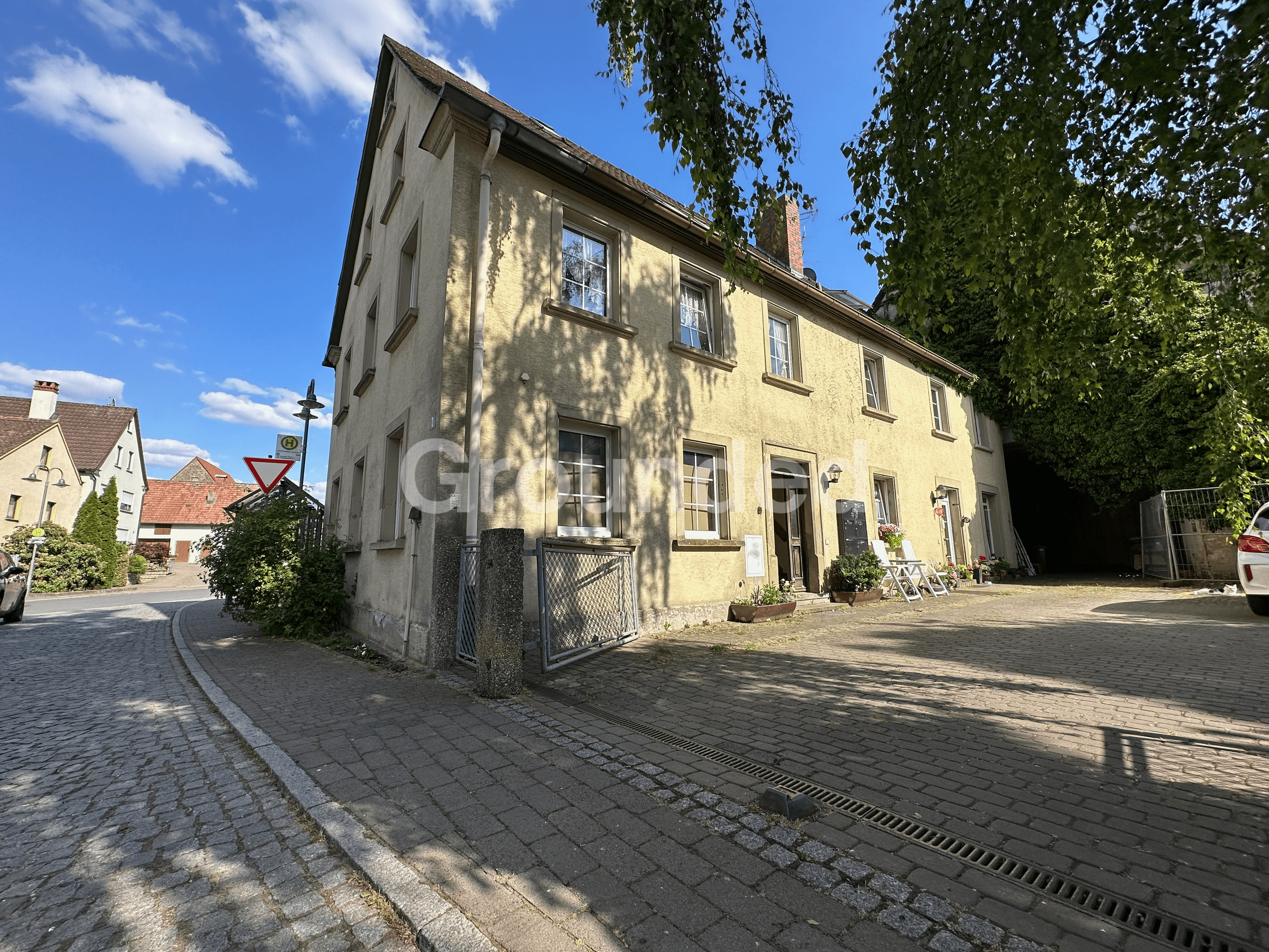 Mehrfamilienhaus zum Kauf 299.000 € 13 Zimmer 315 m²<br/>Wohnfläche 589 m²<br/>Grundstück Schornweisach 2 Schornweisach Uehlfeld 91486