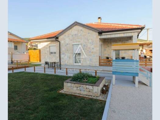 Haus zum Kauf 370.000 € 2 Zimmer 101 m² Gornji Karin, Obrovac Benkovac
