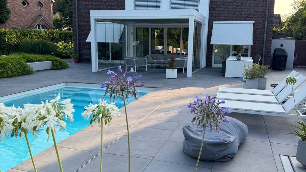 Außergewöhnliches Einfamilienhaus auf Erbpachtgrundstück mit Pool und Saunahaus in Münster-Gievenbeck