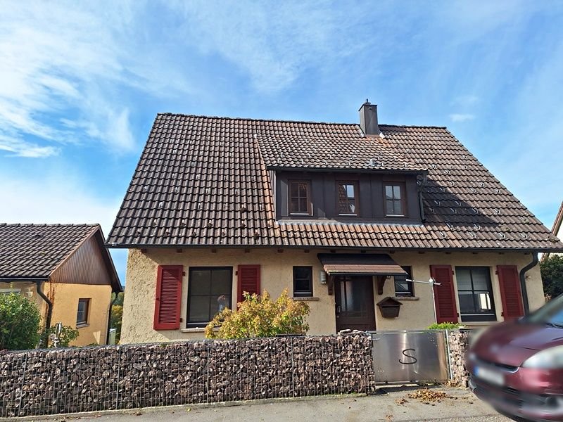 Einfamilienhaus zum Kauf 340.000 € 7 Zimmer 130 m²<br/>Wohnfläche 447 m²<br/>Grundstück ab sofort<br/>Verfügbarkeit Altensteig Altensteig 72213