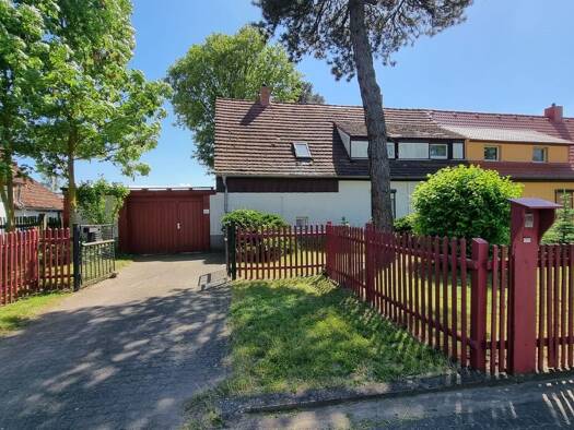 Doppelhaushälfte zum Kauf 126.000 € 3 Zimmer 110 m² 1.502 m² Grundstück Reideburg Ost 06116
