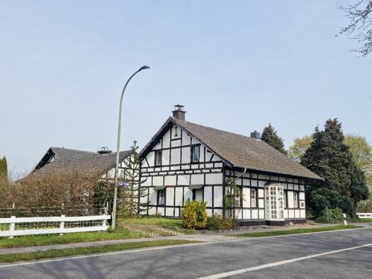 Bauernhaus zum Kauf 655.000 € 9 Zimmer 217 m² 14.112 m² Grundstück Heyen Niederkrüchten 41372