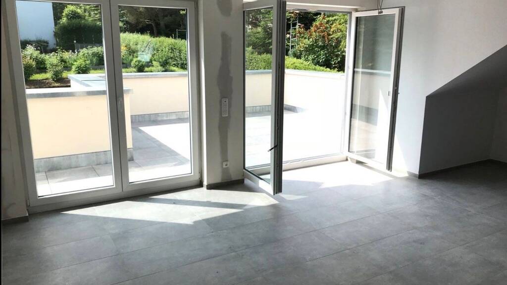 Wohnung zur Miete 1.750 € 3 Zimmer 130 m² Geschoss 2/2 frei ab 01.07.2026 Neubergstraße 21 Margetshöchheim 97276