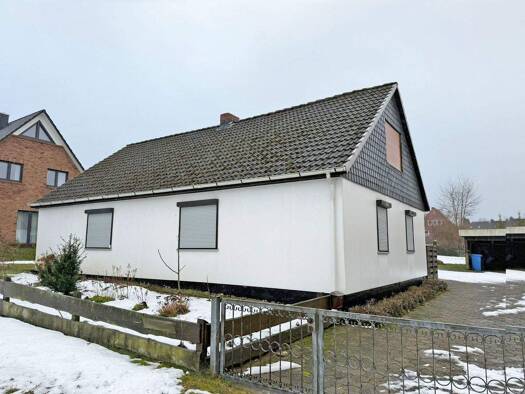 Einfamilienhaus zum Kauf 229.000 € 7 Zimmer 122 m² 1.196 m² Grundstück frei ab sofort Toppenstedt 21442