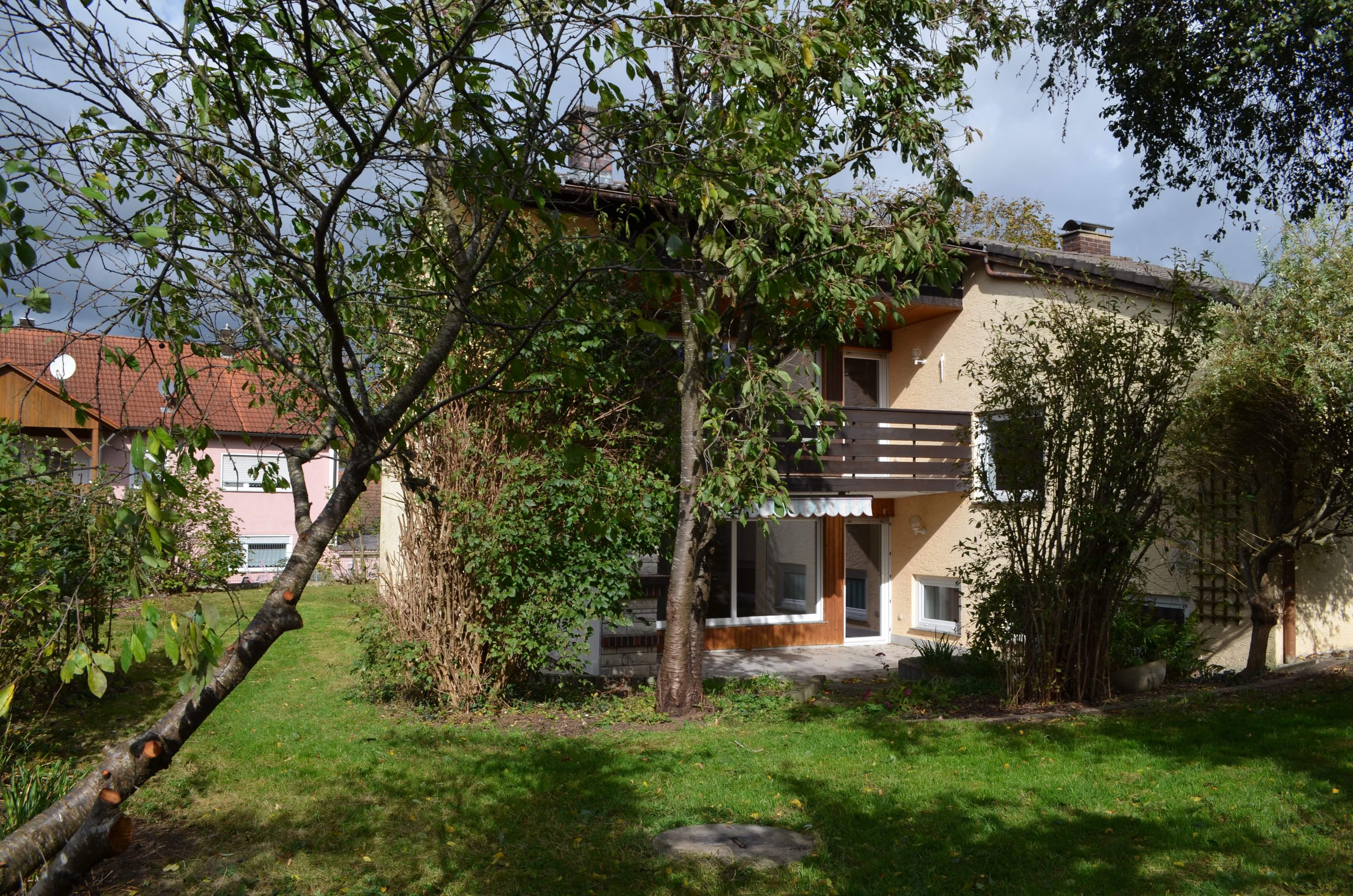 Einfamilienhaus zum Kauf provisionsfrei 359.000 € 9 Zimmer 183,9 m²<br/>Wohnfläche 748 m²<br/>Grundstück ab sofort<br/>Verfügbarkeit Kirchenweg 8 Theilenhofen Theilenhofen 91741