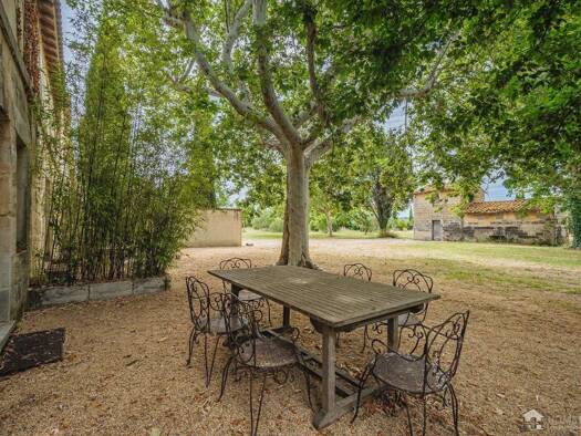 Schloss zum Kauf 1.900.000 € 900 m² 80.000 m² Grundstück Centre Ville-Mejan-La Cité Arles 13200