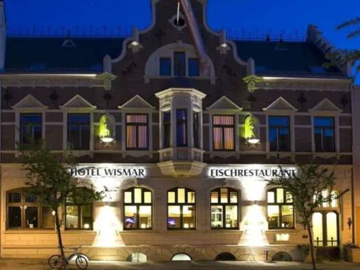 Hotel zum Kauf 1.400.000 € 15 Zimmer 30 Betten 128 m² Gastrofläche 974 m² Grundstück Breite Straße 10 Altstadt Wismar 23966