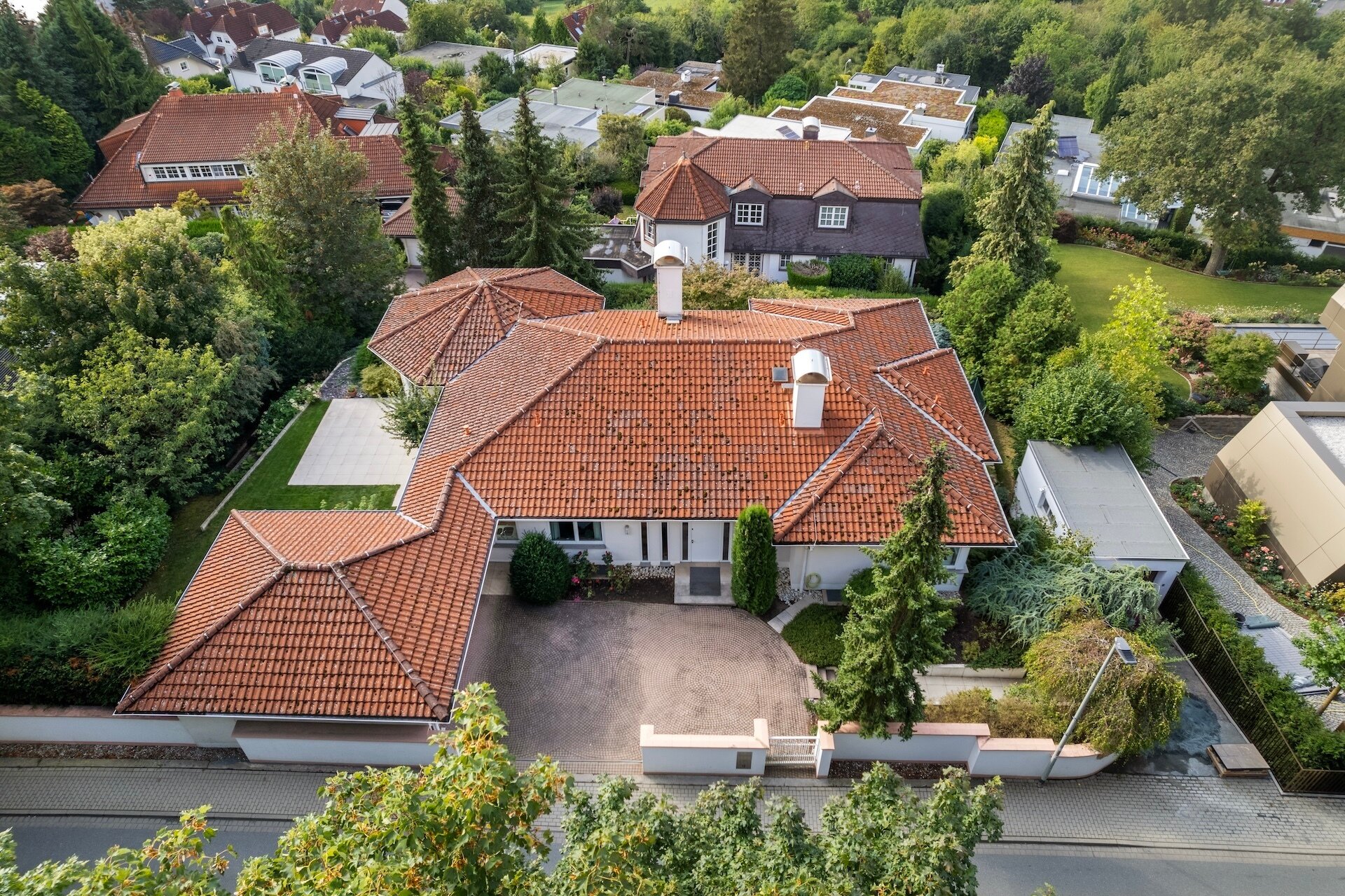 Villa zum Kauf 1.890.000 € 7 Zimmer 320 m²<br/>Wohnfläche 1.250 m²<br/>Grundstück Königstein Königstein im Taunus 61462