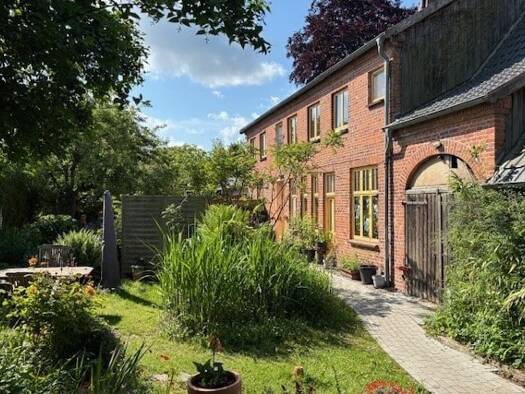 Haus zum Kauf 350.000 € 10 Zimmer 271 m² 830 m² Grundstück Feldhorst 23858