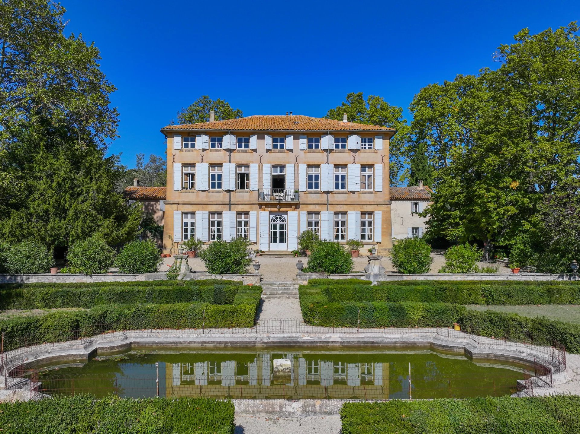 Schloss zum Kauf 18 Zimmer 946 m²<br/>Wohnfläche 350.000 m²<br/>Grundstück Grand Sud- Aix la Duranne AIX EN PROVENCE 13100