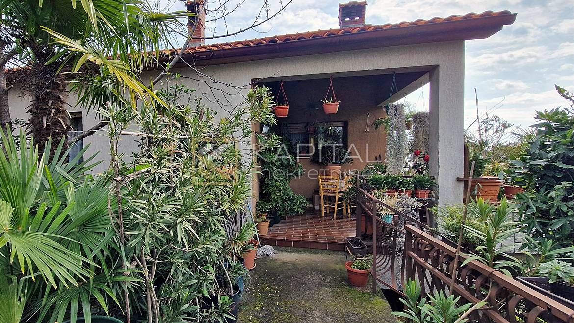 Haus zum Kauf 380.000 € 8 Zimmer 270 m²<br/>Wohnfläche 642 m²<br/>Grundstück Rijeka