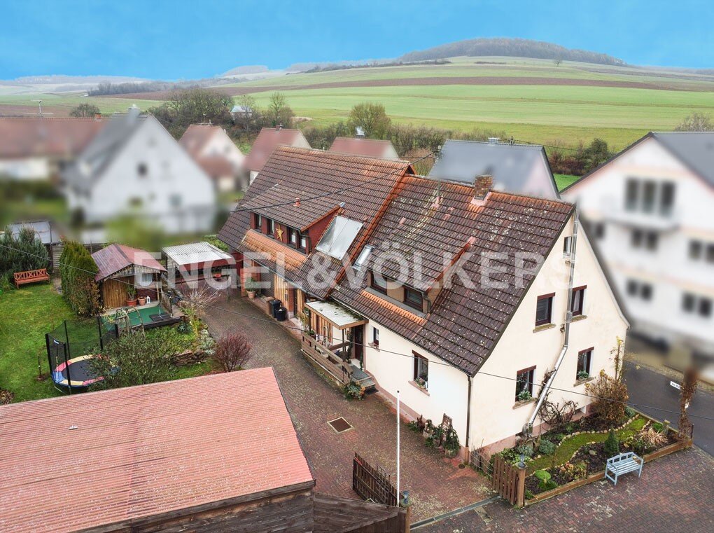 Mehrfamilienhaus zum Kauf 219.000 € 9 Zimmer 180 m²<br/>Wohnfläche 650 m²<br/>Grundstück Weyersfeld Karsbach 97783