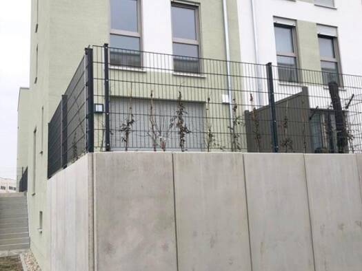 Reihenendhaus zur Miete 1.800 € 5 Zimmer 119 m² 84,1 m² Grundstück frei ab 01.07.2026 Konradsiedlung-Wutzlhofen Regensburg 93055