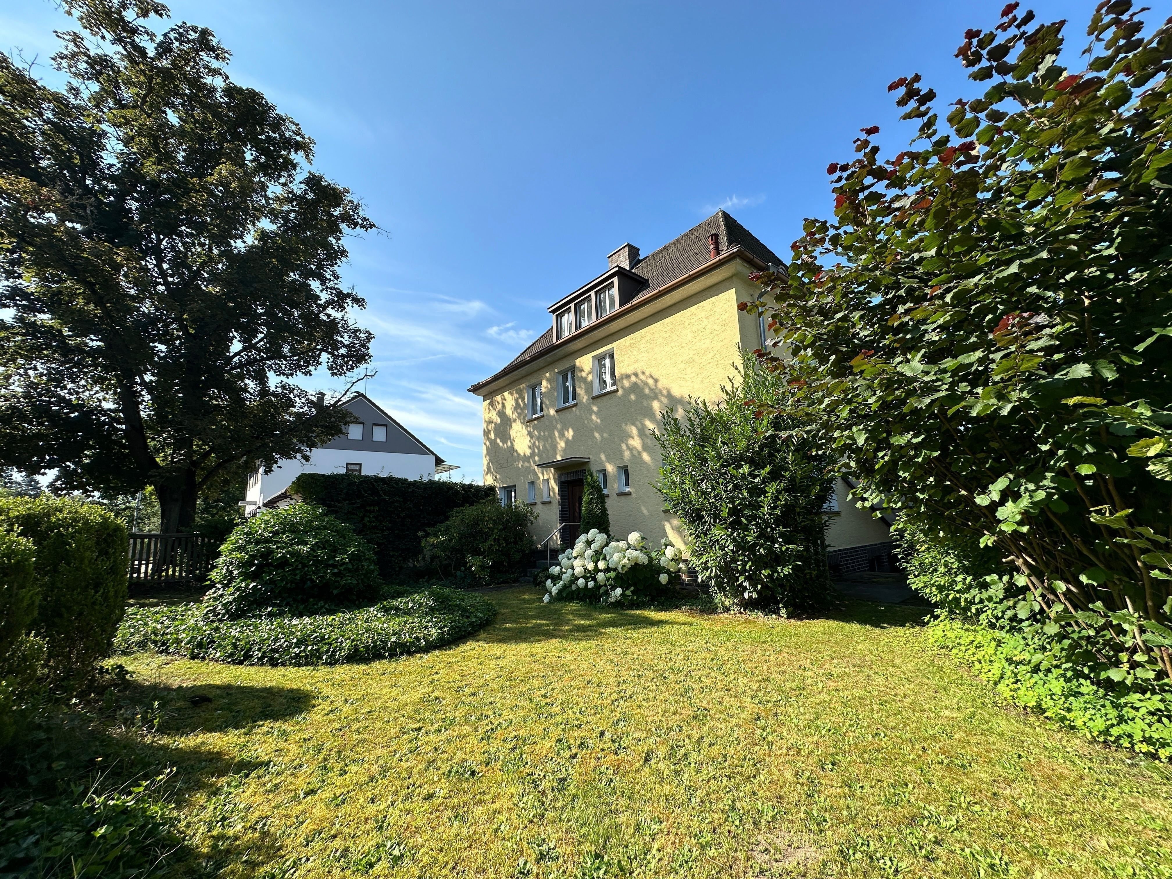 Einfamilienhaus zum Kauf 1.090.000 € 6 Zimmer 137 m²<br/>Wohnfläche 1.211 m²<br/>Grundstück ab sofort<br/>Verfügbarkeit Reichelsdorf Nürnberg 90453