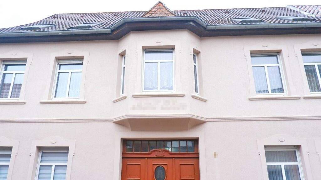 Reihenmittelhaus zum Kauf 214.000 € 9 Zimmer 207 m² 1.015 m² Grundstück frei ab sofort Bismark Bismark (Altmark) 39629