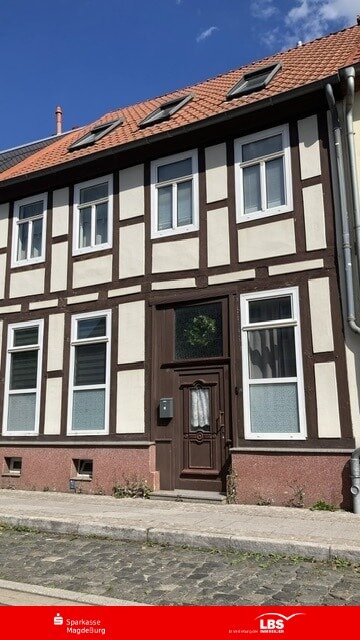 Reihenmittelhaus zum Kauf 198.000 € 7 Zimmer 235 m²<br/>Wohnfläche 536 m²<br/>Grundstück Burg Burg 39288