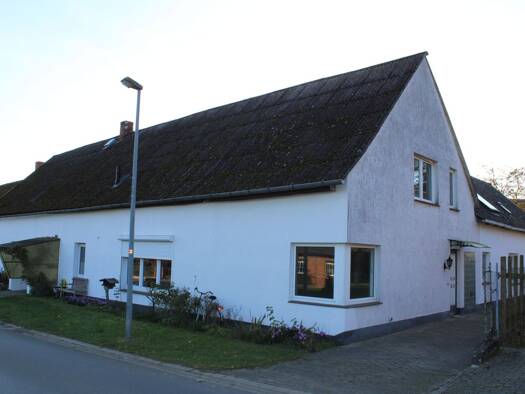 Mehrfamilienhaus zum Kauf 194.000 € 330 m² 1.813 m² Grundstück frei ab sofort Volzendorf Lemgow 29485