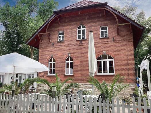 Mehrfamilienhaus zum Kauf 4 Zimmer 138 m² 2.047 m² Grundstück Lützen 06686