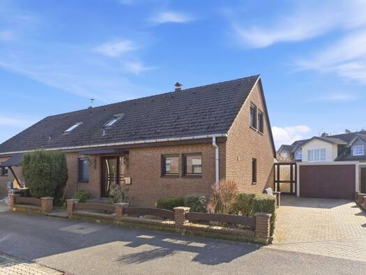 Doppelhaushälfte zum Kauf provisionsfrei 525.000 € 5 Zimmer 124 m² 399 m² Grundstück Nörvenich 52388