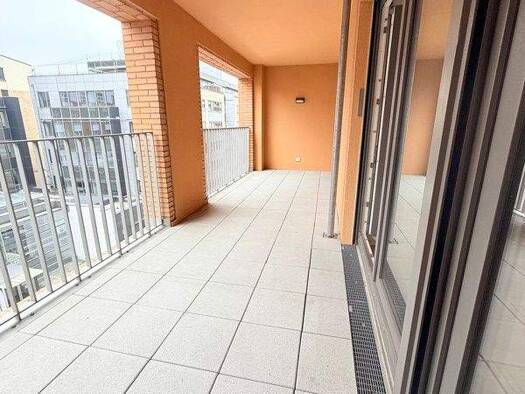 Wohnung zur Miete 1.260 € 2 Zimmer 67,9 m² 4. Geschoss frei ab 12.02.2026 Ferdinand-Happ-Strasse 49 Ostend Frankfurt 60314