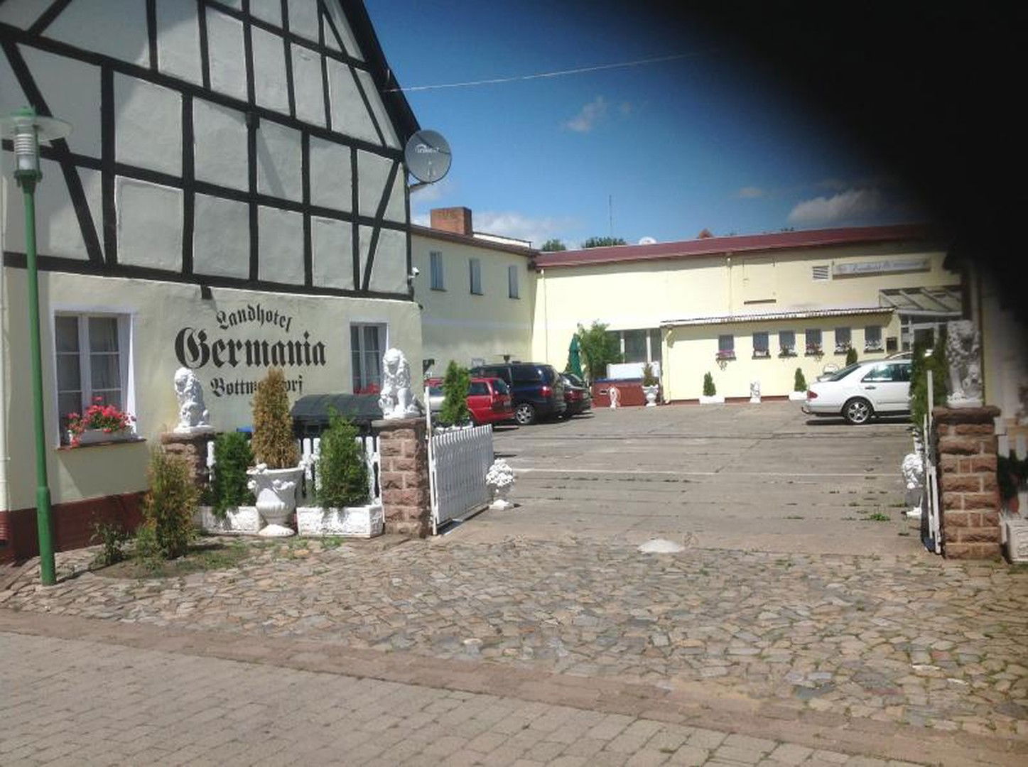 Hotel zum Kauf provisionsfrei 798.000 € 28 Zimmer 1.280 m²<br/>Gastrofläche 1.440 m²<br/>Grundstück Friedrich-Ebert-Str.4 Bottmersdorf Wanzleben-Börde OT. 39164