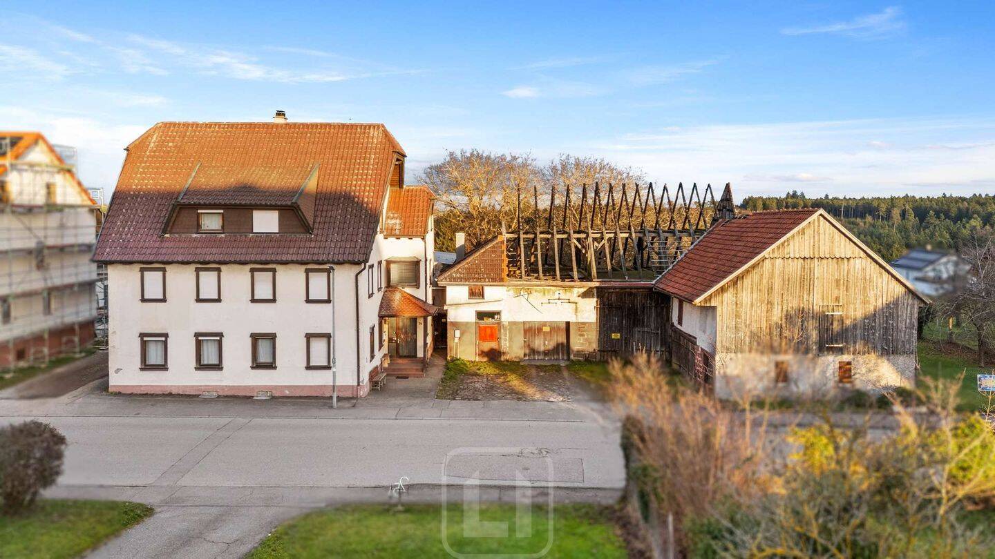 Immobilie in Bad Liebenzell - Mehrfamilienhaus mit 3 Wohneinheiten | Grundstück mit Scheune | Garten - Bild 0