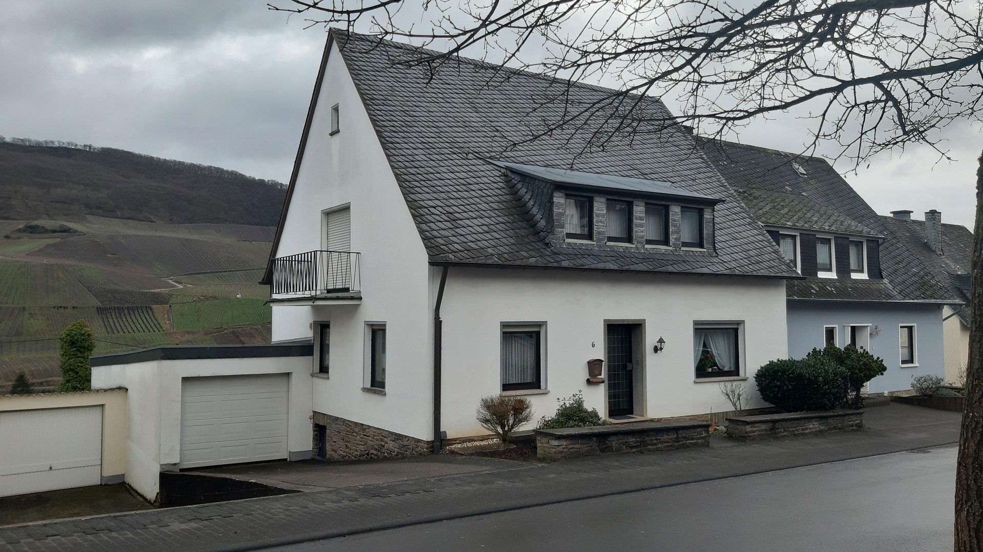 Doppelhaushälfte zum Kauf provisionsfrei 325.000 € 9 Zimmer 160 m²<br/>Wohnfläche 440 m²<br/>Grundstück Bergweg 6 Kues Bernkastel-Kues 54470