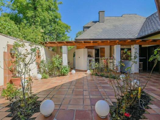 Einfamilienhaus zum Kauf 849.000 € 1.090 m² Grundstück Baden 2500