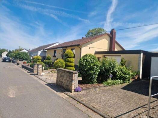 Bungalow zum Kauf 299.000 € 3 Zimmer 96,7 m² 795 m² Grundstück frei ab sofort Gartenstraße 23 Altdorf 67482