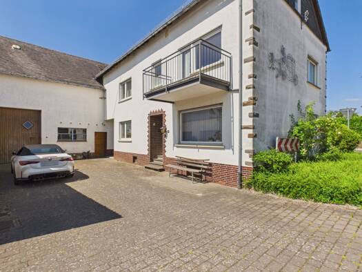 Bauernhaus zum Kauf 239.000 € 9 Zimmer 260 m² 1.584 m² Grundstück frei ab sofort Lieg 56290