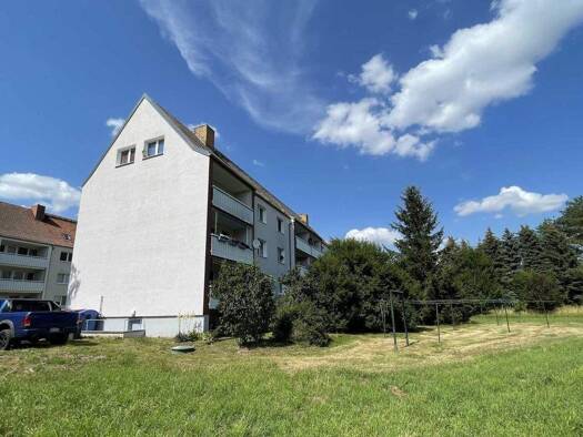 Wohnung zur Miete 400 € 3 Zimmer 68 m² 2. Geschoss frei ab sofort Zum Schlosspark 34 Hof Naundorf 04769