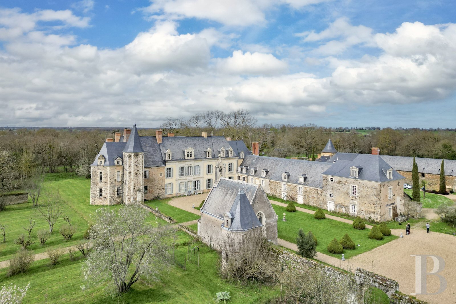 Schloss zum Kauf 3.500.000 € 20 Zimmer 1.680 m²<br/>Wohnfläche 712.858 m²<br/>Grundstück Centre Angers 49000