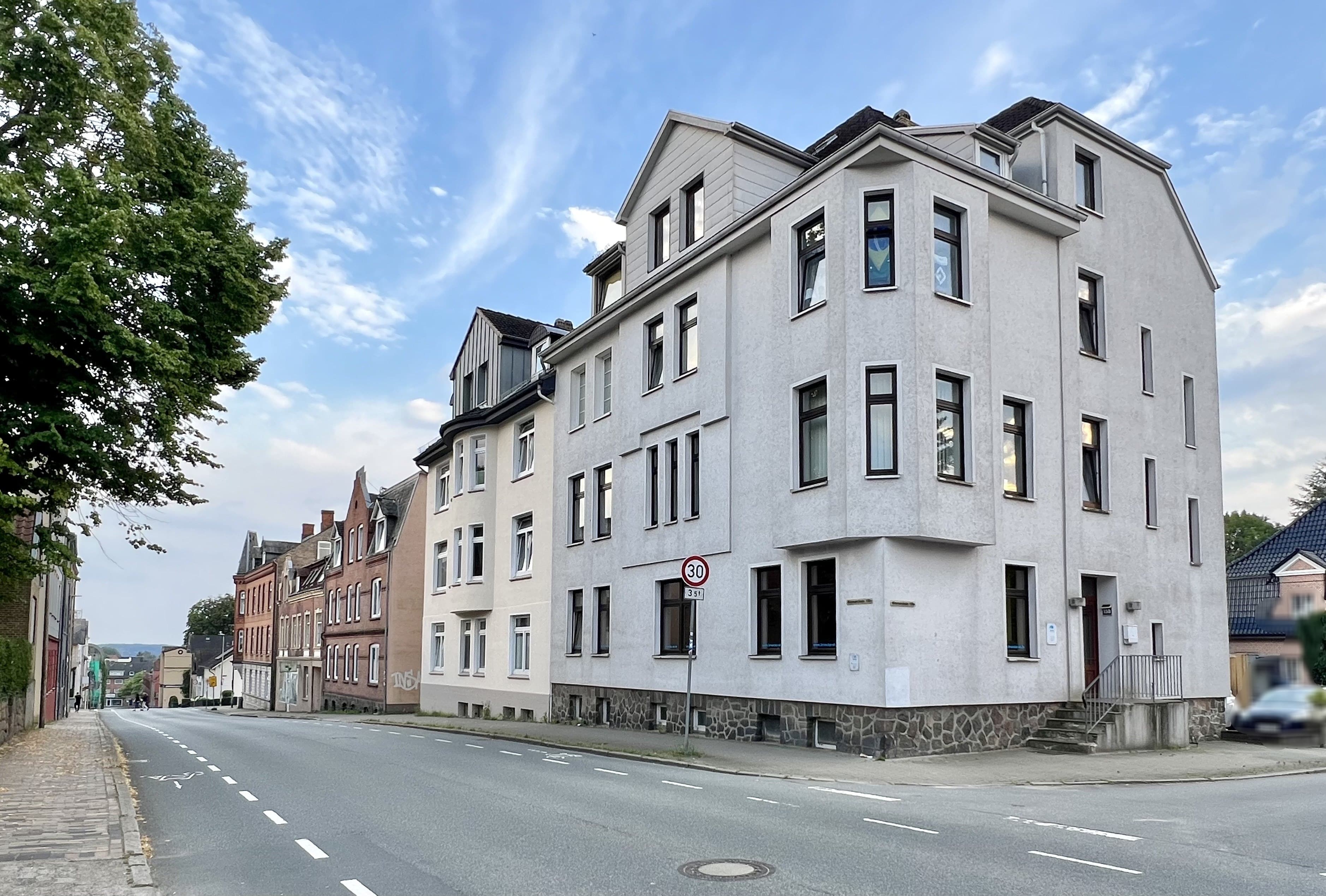 Mehrfamilienhaus zum Kauf 699.000 € 19 Zimmer 413 m²<br/>Wohnfläche 526 m²<br/>Grundstück ab sofort<br/>Verfügbarkeit Wilhelminenschule Schleswig 24837