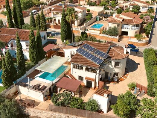 Villa zum Kauf provisionsfrei 525.000 € 7 Zimmer 182 m² 695 m² Grundstück Orba 03790