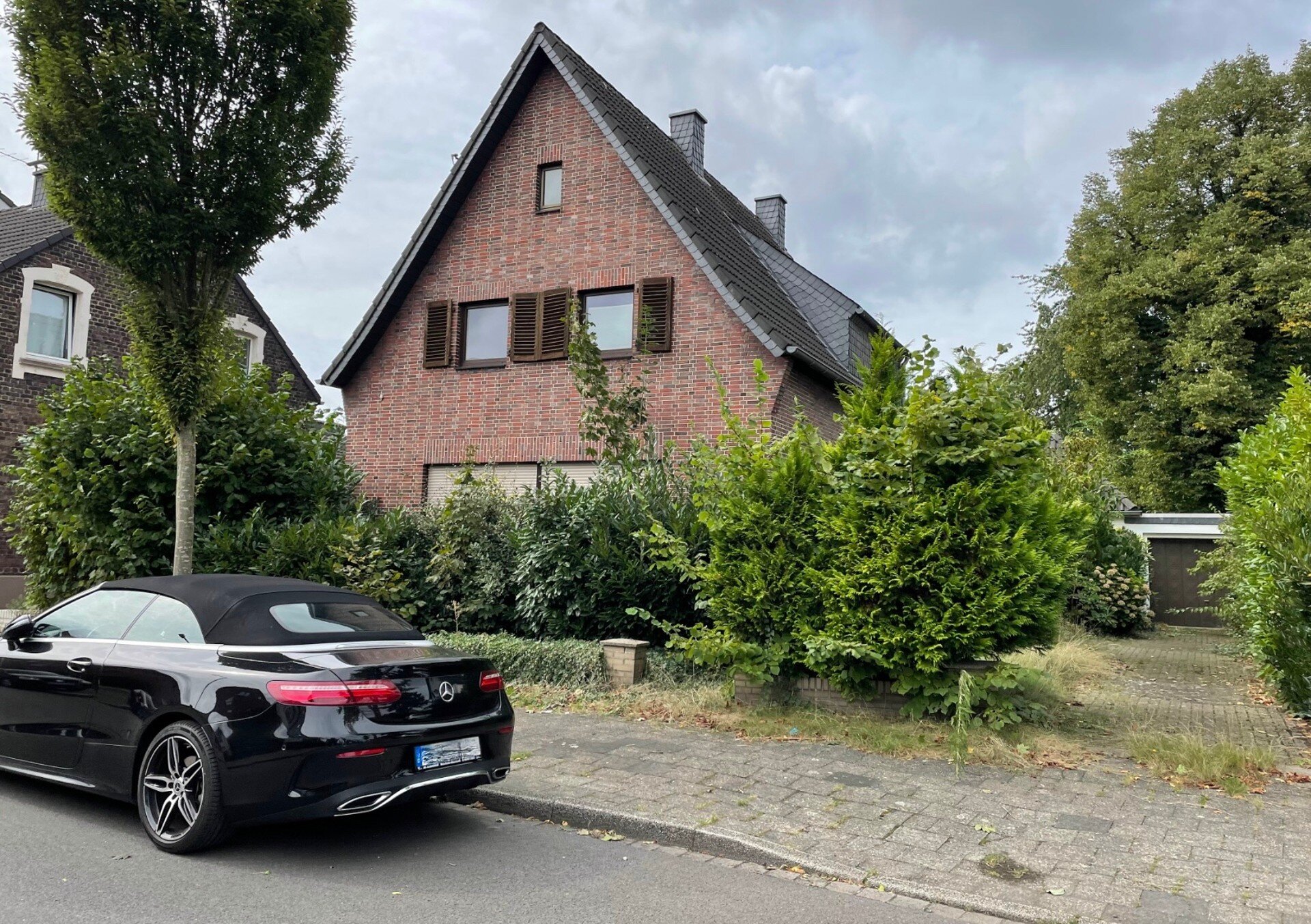 Einfamilienhaus zum Kauf 377.000 € 5 Zimmer 194 m²<br/>Wohnfläche 1.068 m²<br/>Grundstück Hochheide Duisburg 47198