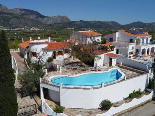 Villa zum Kauf 690.000 € 7 Zimmer 391 m² 1.541 m² Grundstück Orba 03790