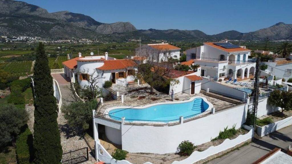 Villa zum Kauf 690.000 € 7 Zimmer 391 m² 1.541 m² Grundstück Orba 03790